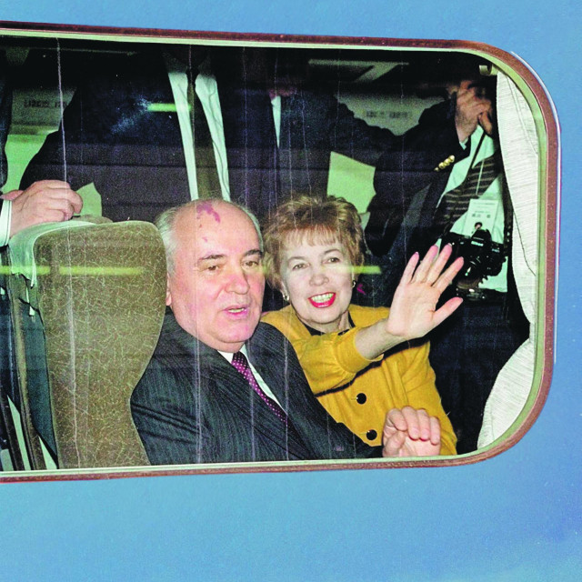  Mihail Gorbačov i Raisa na putu za Hiroshimu