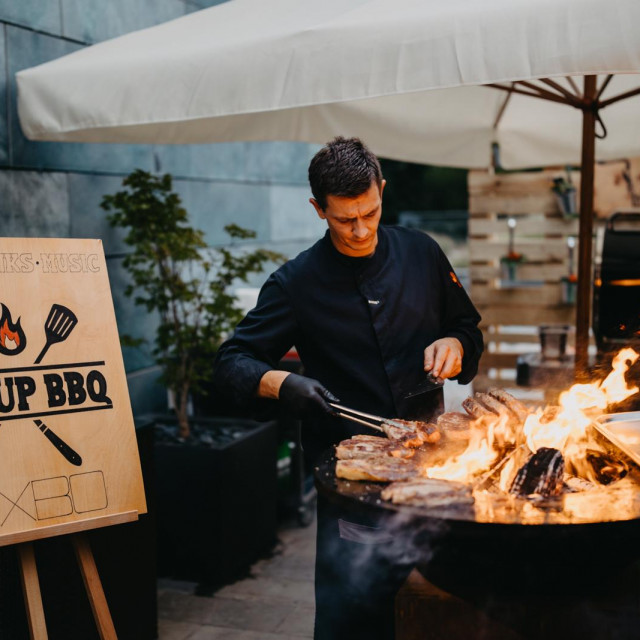 OXBO POP UP BBQ