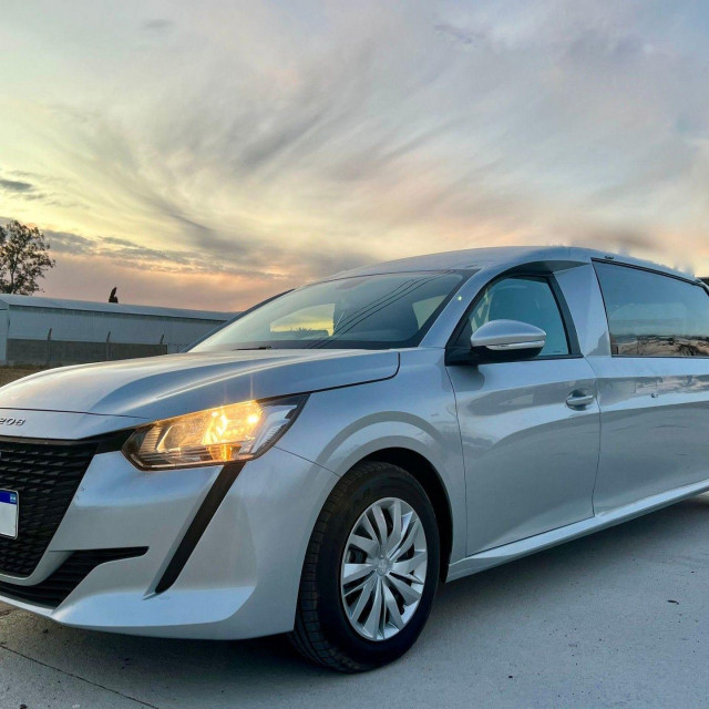 Peugeot 208 pogrebno vozilo