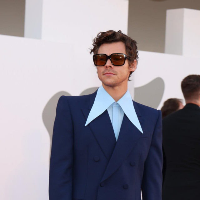 Harry Styles na crvenom tepihu Venecijanskog filmskog festivala