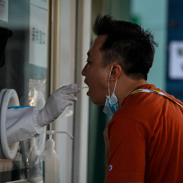 Kako kaže kineska vlada, u Kini je od početka pandemije do travnja 2022. godine provedeno 11,5 milijardi testova na covid