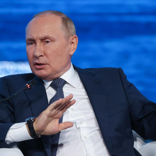 Putin na gospodarskom forumu u Vladivostoku, Rusija
