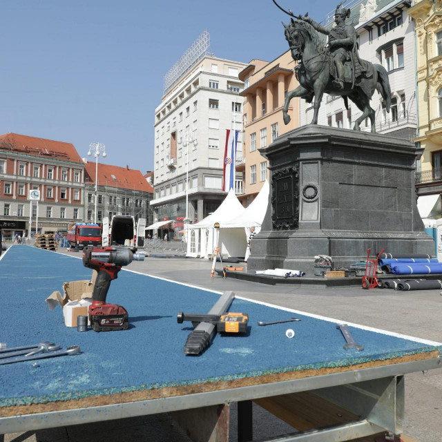 Pripreme za natjecanje u skokovima u dalj i skokovima s motkom na Trgu bana Jelačića