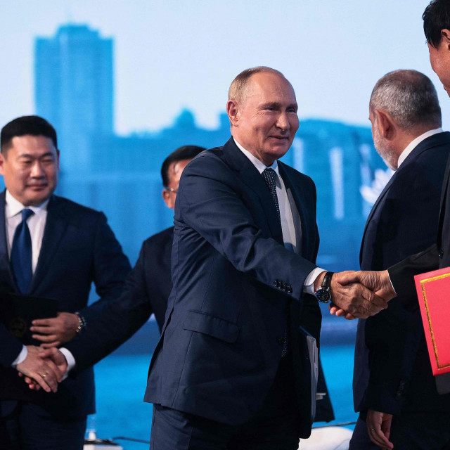 Putin na ekonomskom forumu u Vladivostoku