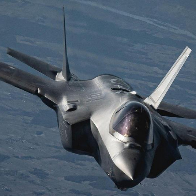 borbeni avion F-35 Lightning II u letu