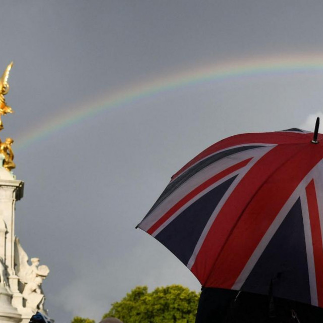 duga iznad Buckinghamske palače