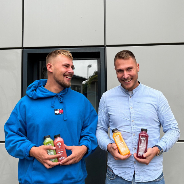 David i Marko Dravinec, Juicefast