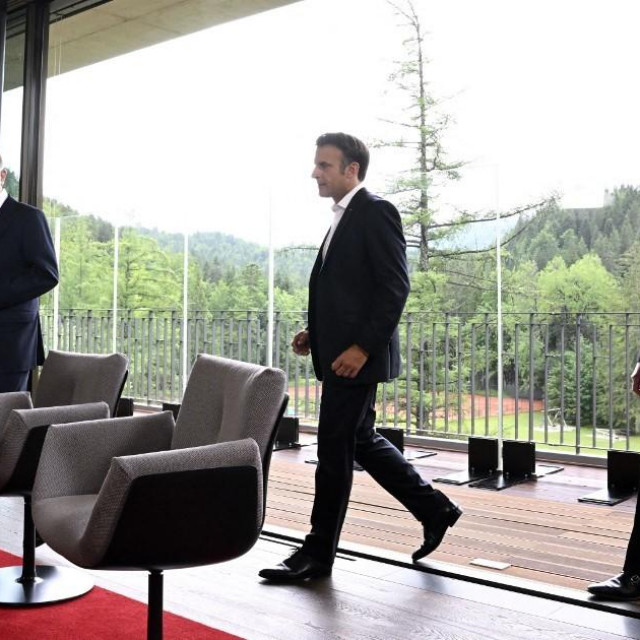 Mario Draghi u društvu njemačkog kancelara i francuskog predsjednika