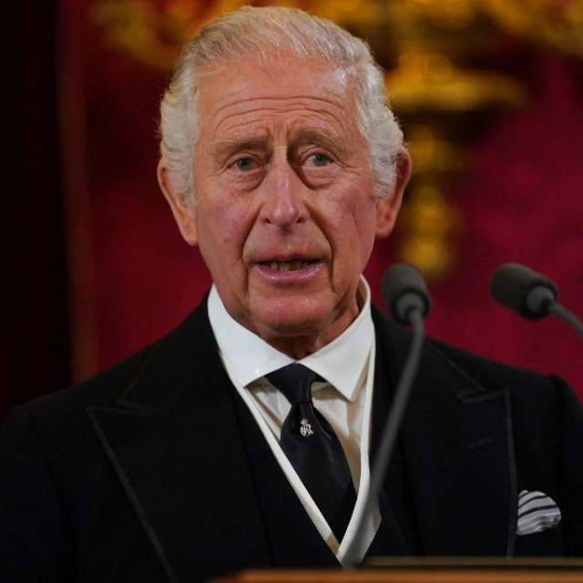 Kralj Charles III. na ceremoniji u palači St. James