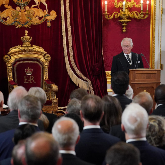 Kraljica Camilla, kralj Charles i sin William