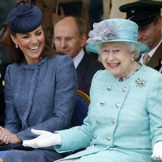 Kraljica Elizabeta II u društvu Kate Middleton