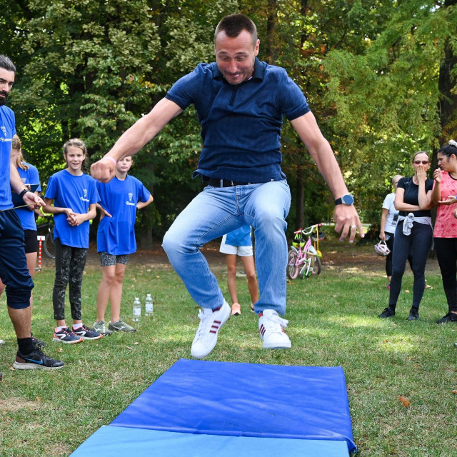 Bruno Šimleša okušao se u skoku u dalj s mjesta