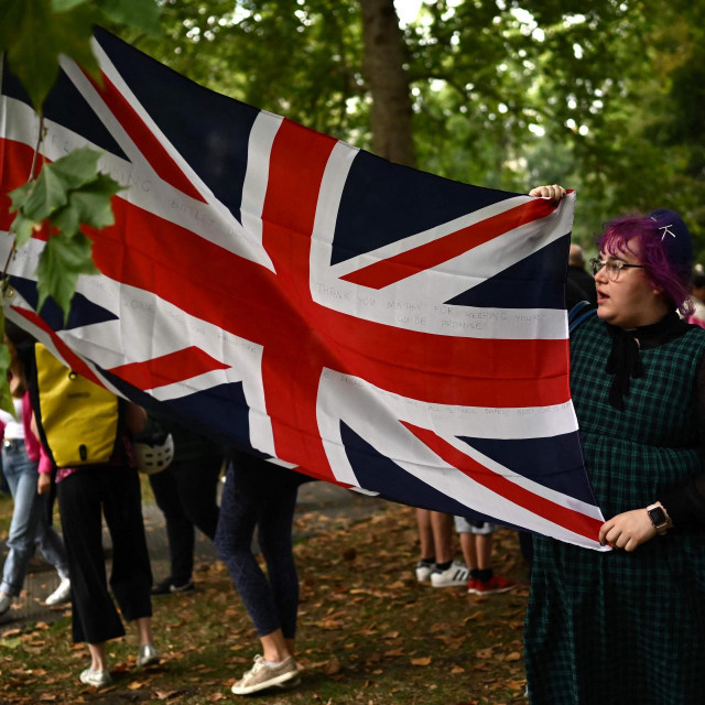 Smrt kraljice Elizabete II. rastužila je britansku javnost