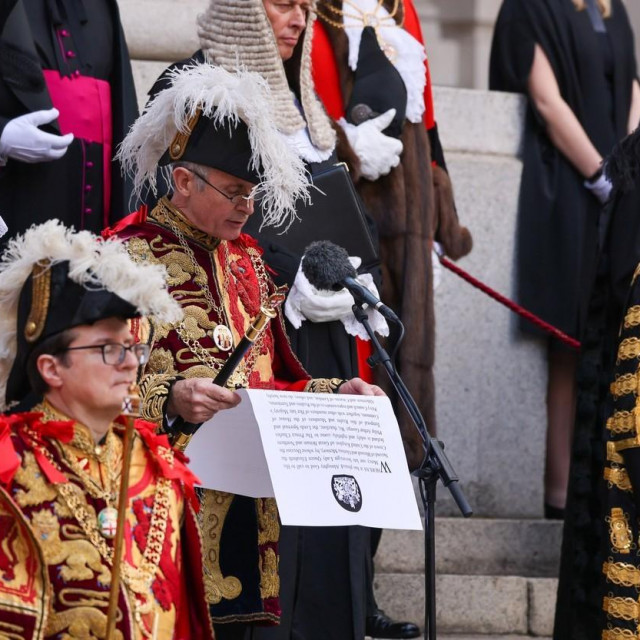 Coldstream garda proglašava novog kralja