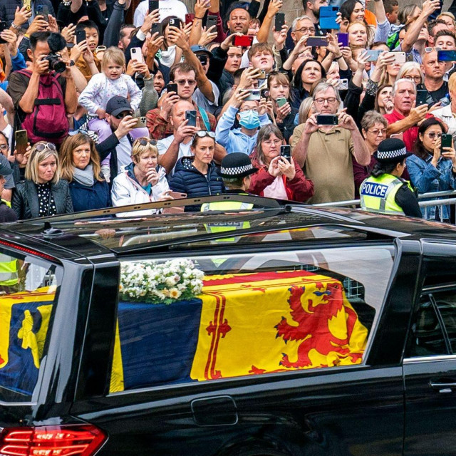 Lijes kraljice Elizabete II. stigao u Edinburgh