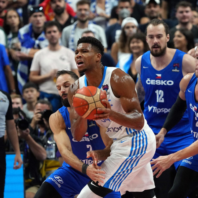 Giannis Antetokounmpo, Vojtech Hruban, Ondrej Balvin i Jan Vesely