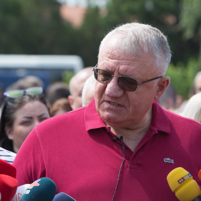 Vojislav Šešelj
