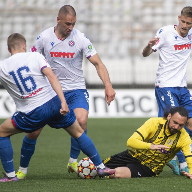 Nikola Katić (drugi sluijeva) u dresu Hajduka