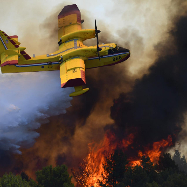 Gašenje požara u zaleđu Vodica
