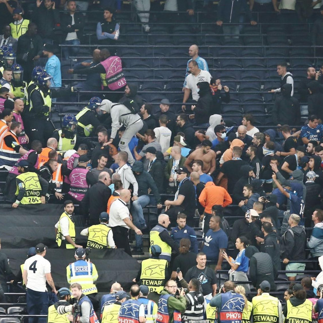 Sukob Marseilleovih navijača s policijom i redarima tijekom utakmice protiv Tottenhama