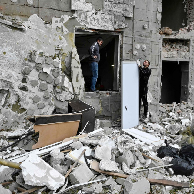 Zgrada u Harkivu koja je djelomično uništena tijekom ruske ofenzive