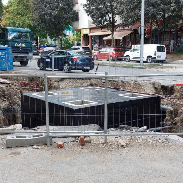 Rupa u Korčulanskoj nervira stanare koji tvrde da su je radnici jednostavno zaboravili zatrpati