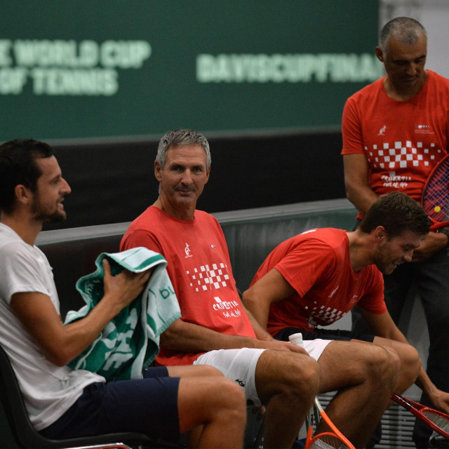 Izbornik Martić na treningu s našim tandemom za parove, Matom Pavićem i Nikolom Mektićem