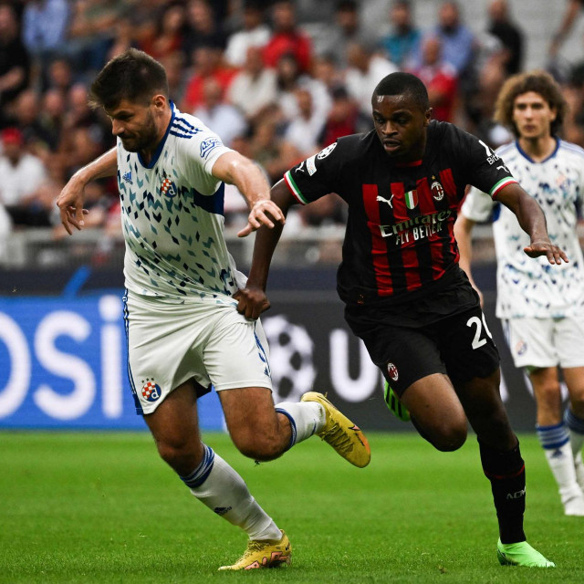 Bruno Petković je vodio teške bitke s obrambenim igračima Milana