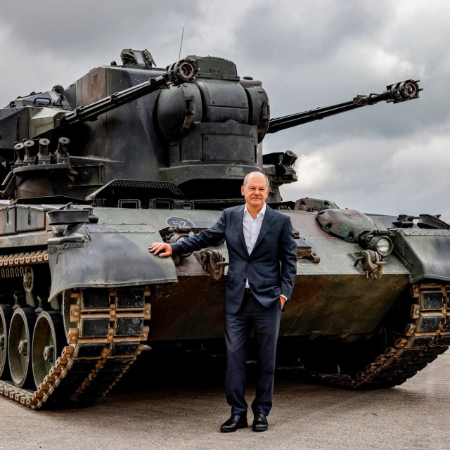 Olaf Scholz ispred ‘Geparda‘