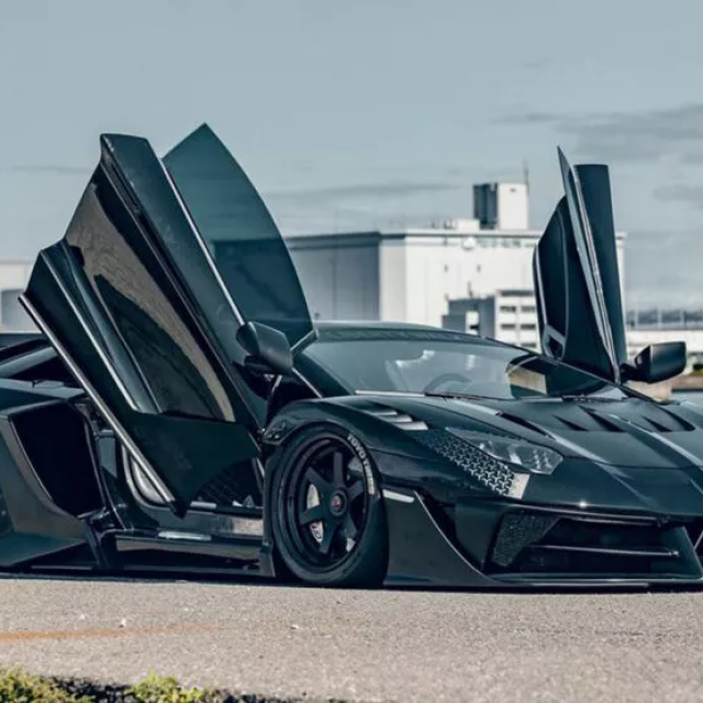 Liberty Walk Lamborghini Aventador
