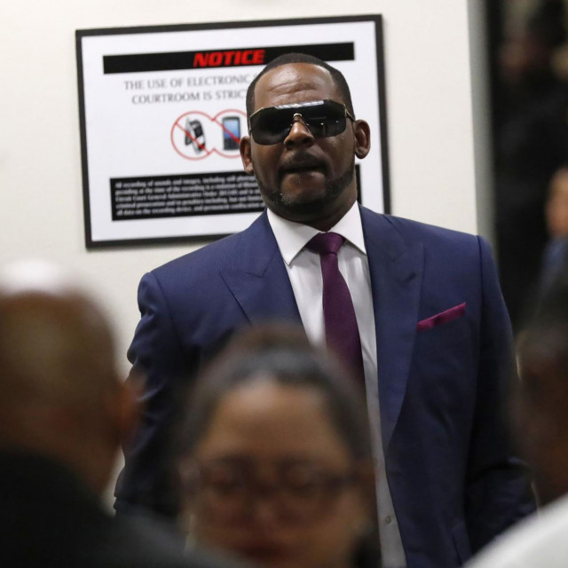 Singer R. Kelly walks into court at the Daley Center for a hearing on his child support case on March 13, 2019 in Chicago.,Image: 722706566, License: Rights-managed, Restrictions: CHICAGO OUT, Model Release: no, Credit line: Jose M. Osorio/Newscom/Profimedia