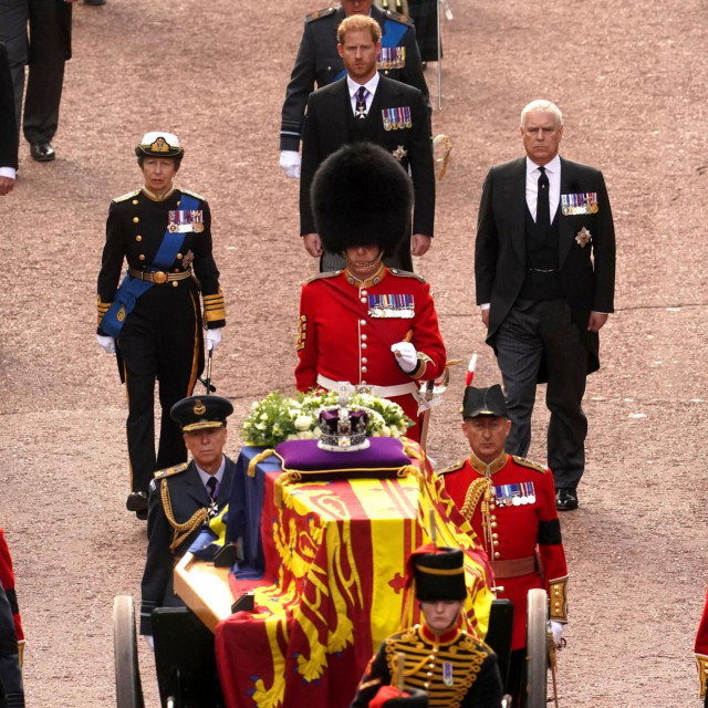 Povorka iza lijesa kraljice Elizabete II
