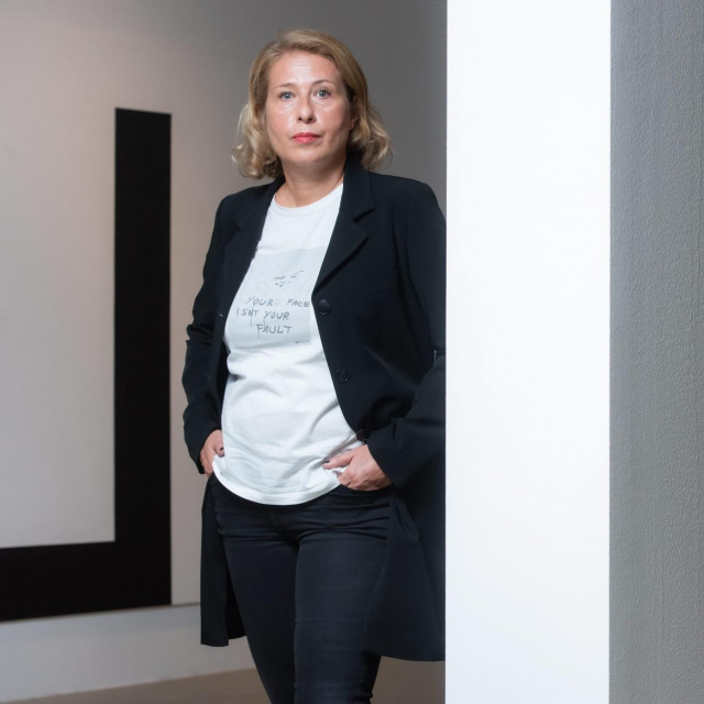 Ana Knifer, kći Julija Knifera
 