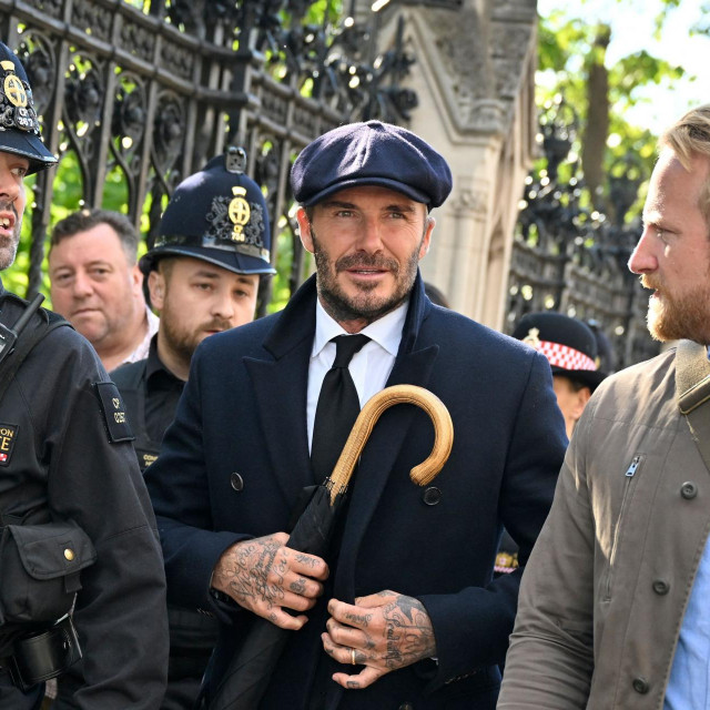 David Beckham čeka u redu da vidi kraljičin lijes
