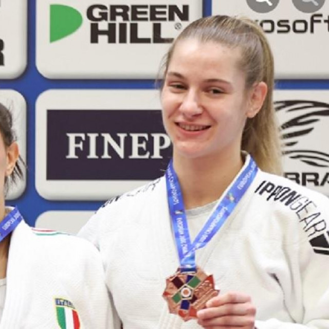 Ines Filipović (desno)