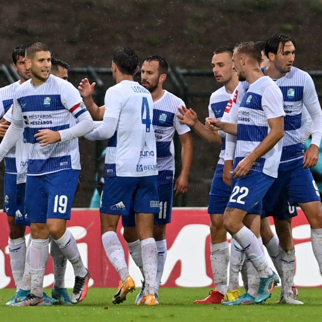 Slavlje igrača Osijeka nakon gola