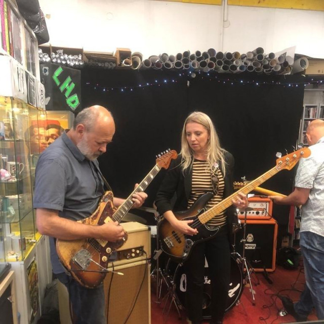 Nastup LHD-a u Dirty Old Shopu