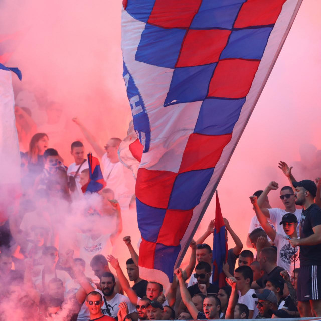 Torcida ne odustaje od pirotehnike, a Hajduk plaća kazne