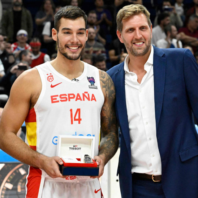 Willy Hernangomez je izabran za MVP-a Eurobasketa, a nagradu mu je dodijelio Dirk Nowitzki