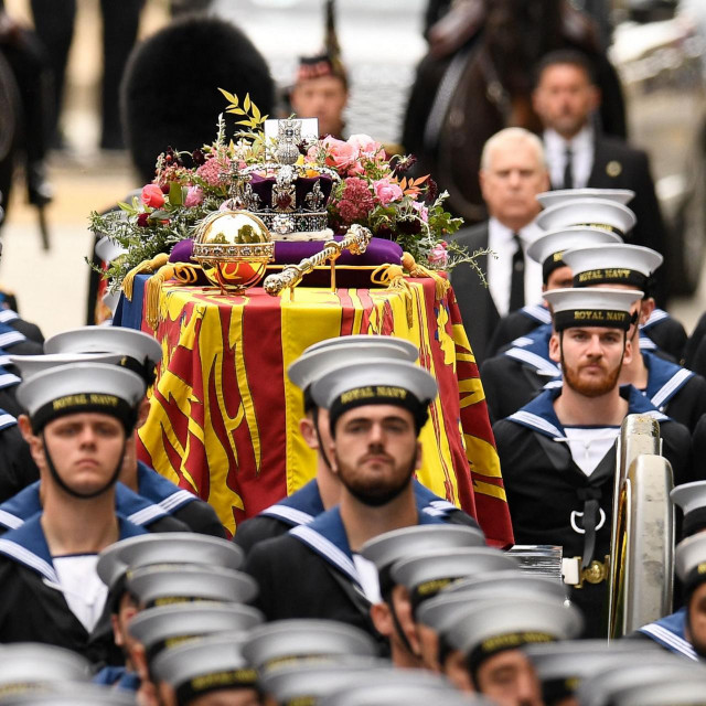 Kočija s lijesom kraljice Elizabete II.