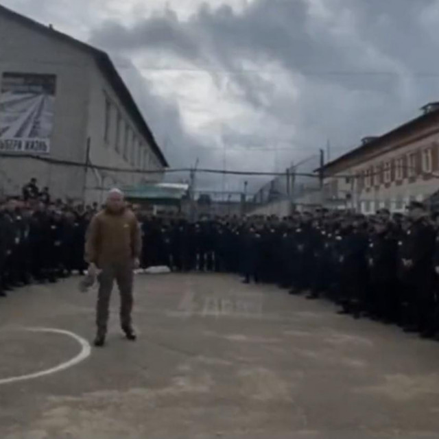 Obraćanje Jevgenija Prigožina osuđenicima u zatvoreničkoj koloniji