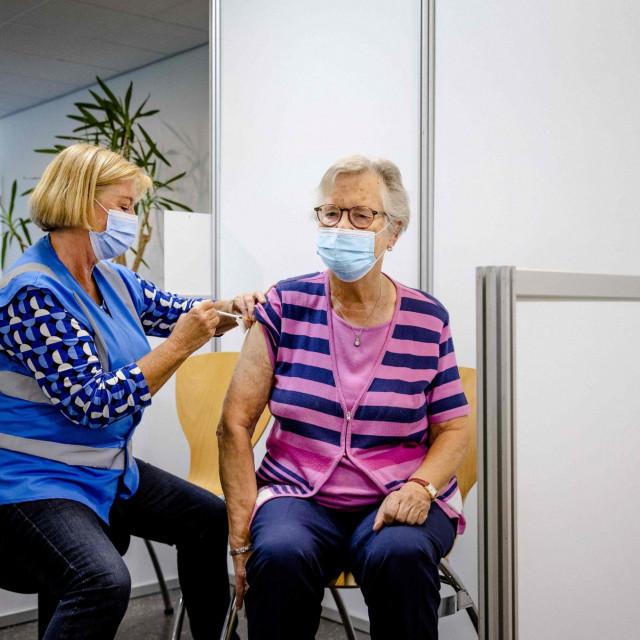 Cijepljenje protiv covida-19, Ilustrativna fotografija