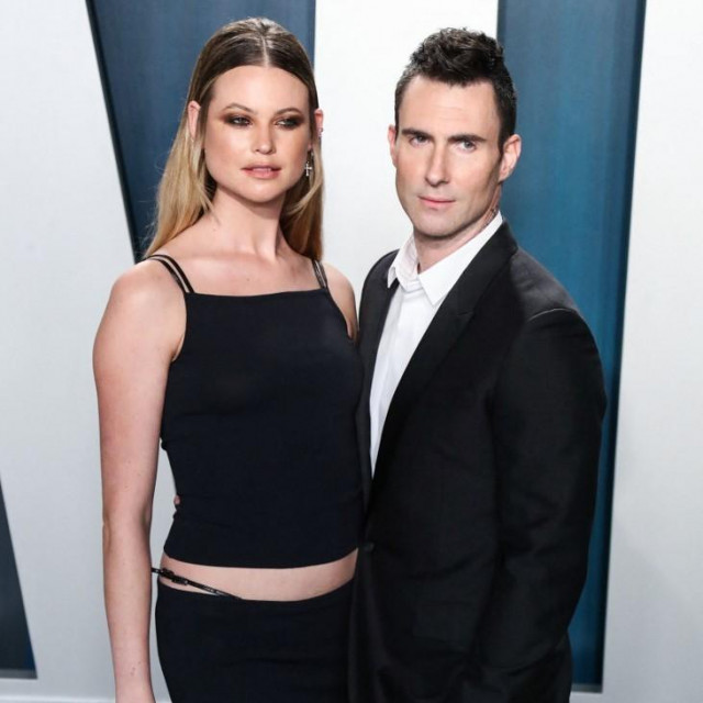 Behati Prinsloo i Adam Levine 