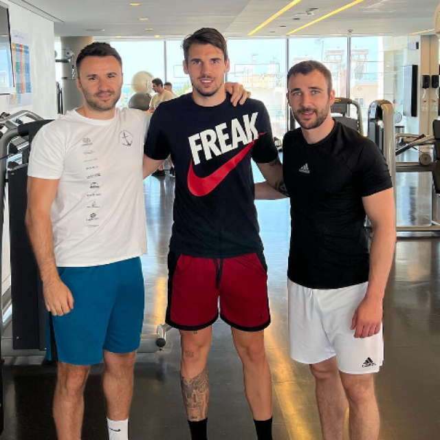 Zvonimir Šarlija (u sredini)