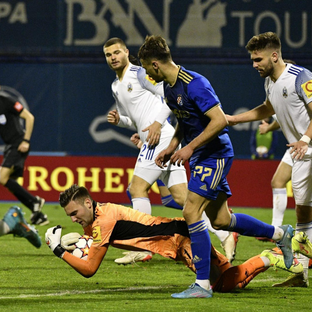 Ivan Nevistić brani gol Lokomotive protiv Dinama u veljači ove godine