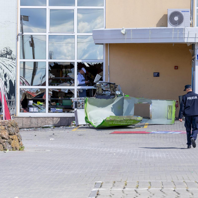 Raznesen bankomat u Sesvetama