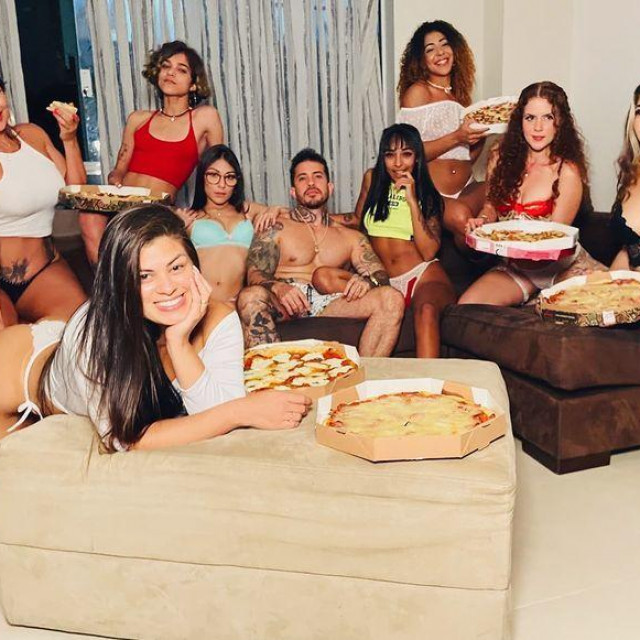 Arhur O Urso sa suprugama