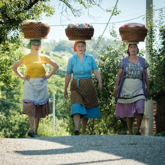 Nosila je rubac črleni