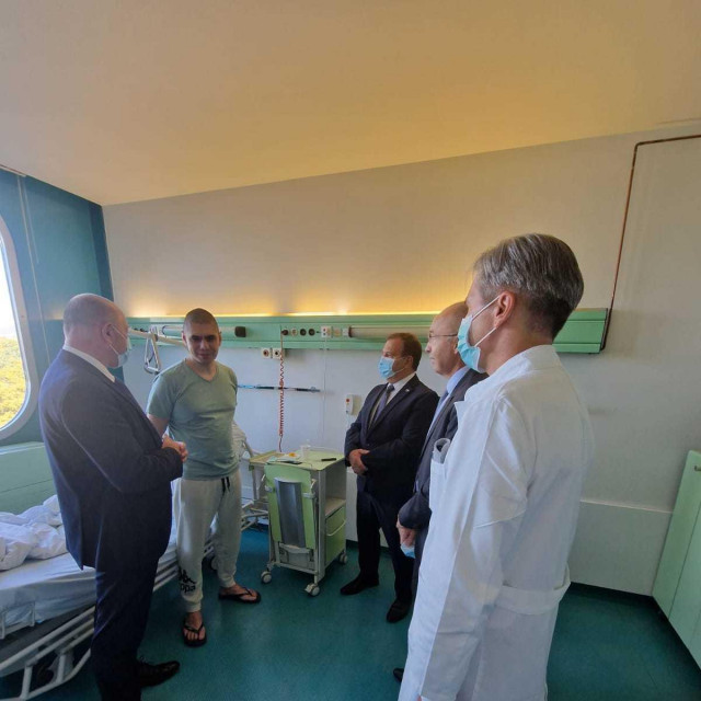 Izaslanstvo Vlade RH s Vjekoslavom Prebegom u KB Dubrava