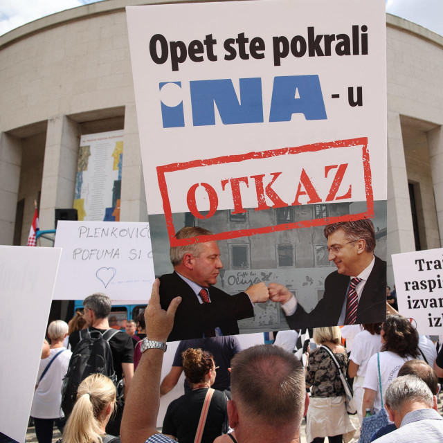 Prosvjed pred HDZ-om